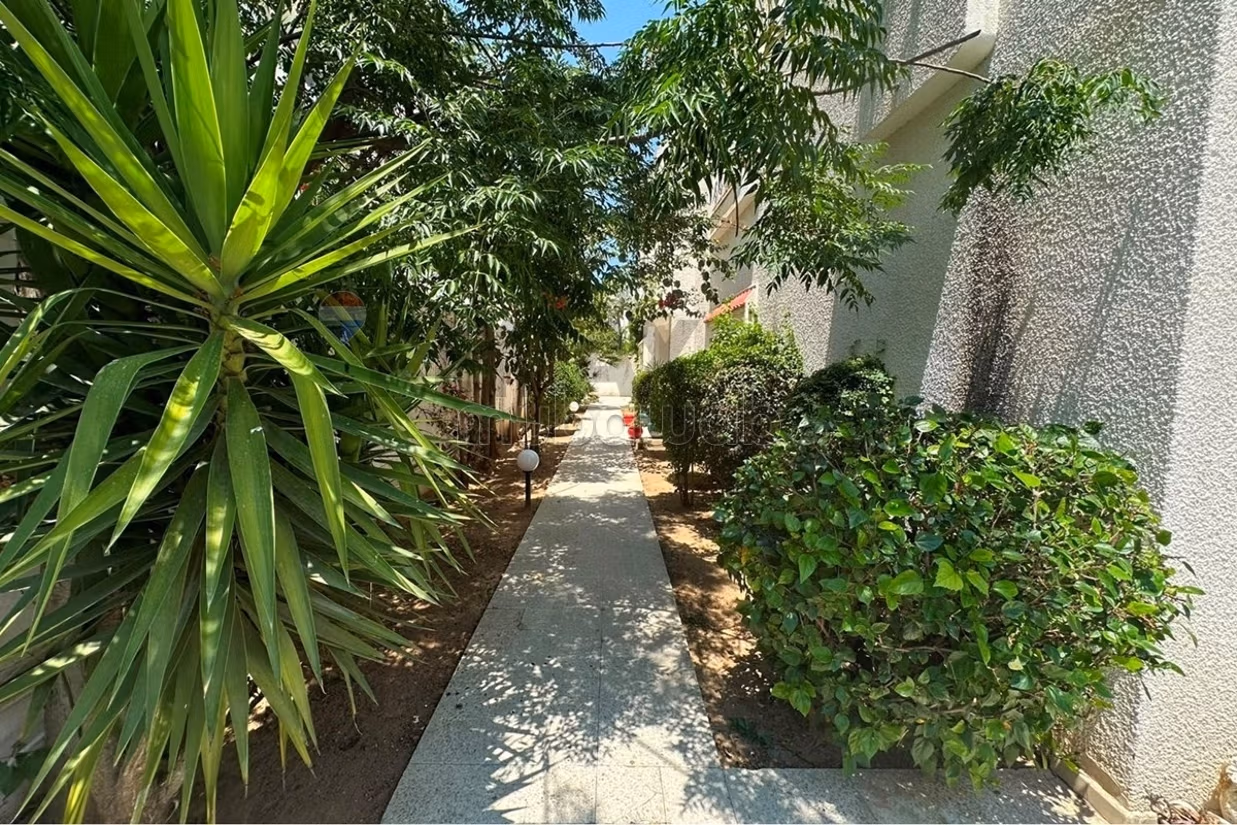 À Vendre Villa indépandate de 400 m² à Ennasr 1