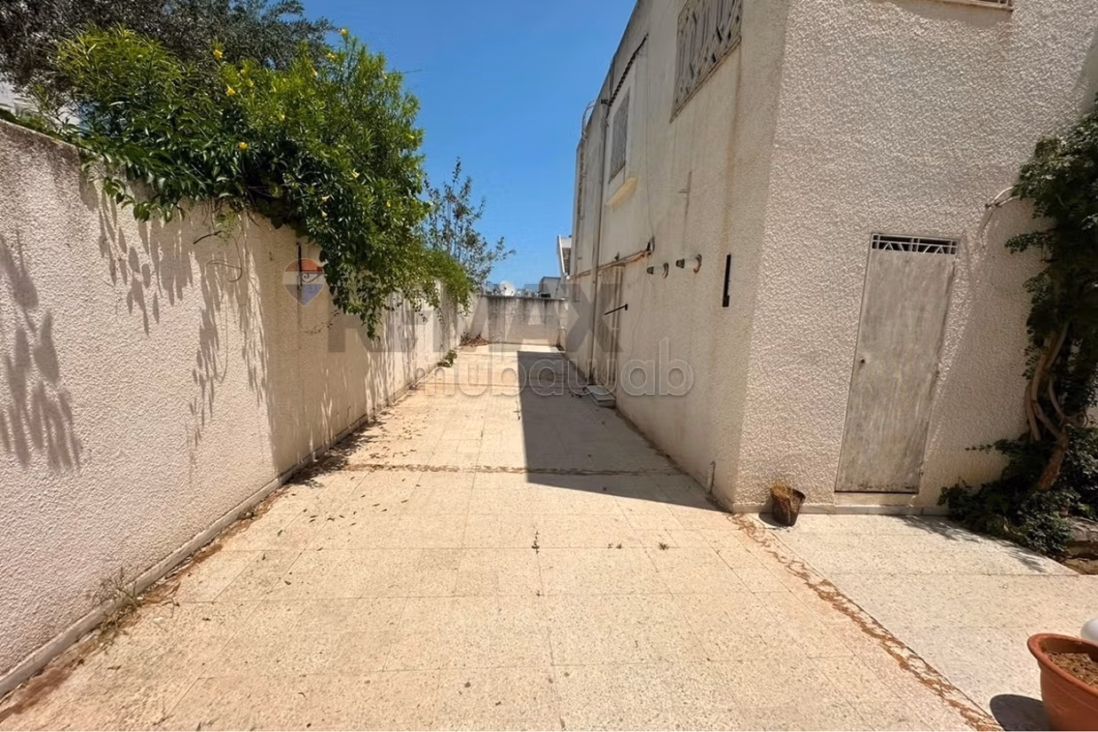 À Vendre Villa indépandate de 400 m² à Ennasr 1