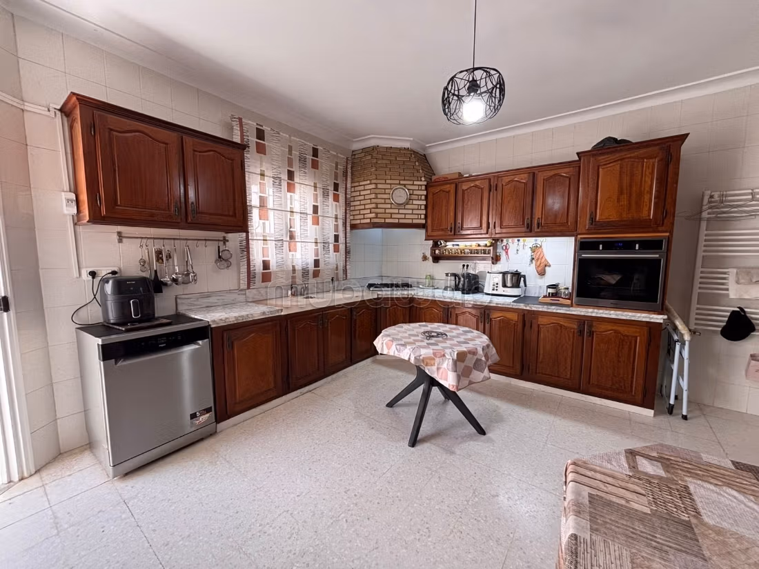 In vendita una villa in S3 a Cité El Ghazala