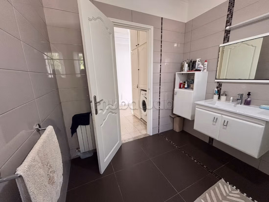 In vendita una villa in S3 a Cité El Ghazala
