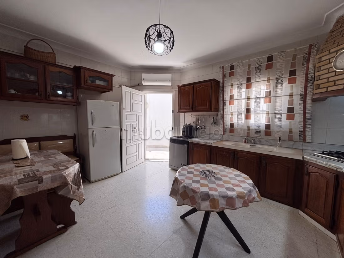 In vendita una villa in S3 a Cité El Ghazala
