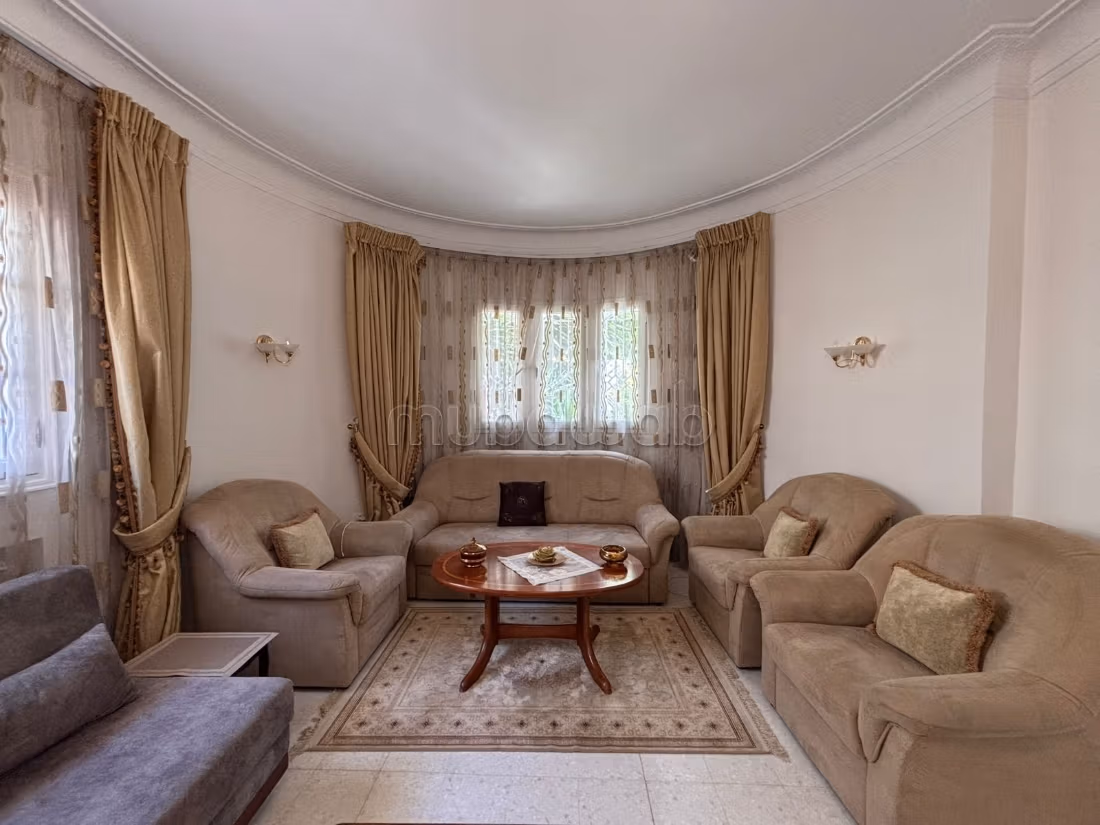 In vendita una villa in S3 a Cité El Ghazala