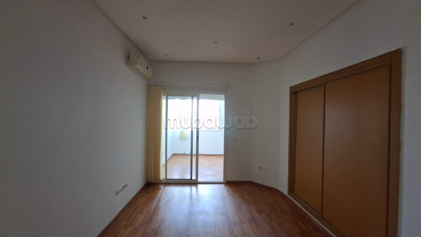Bureau 79 m² vide ou meublé proche Alpha 55
