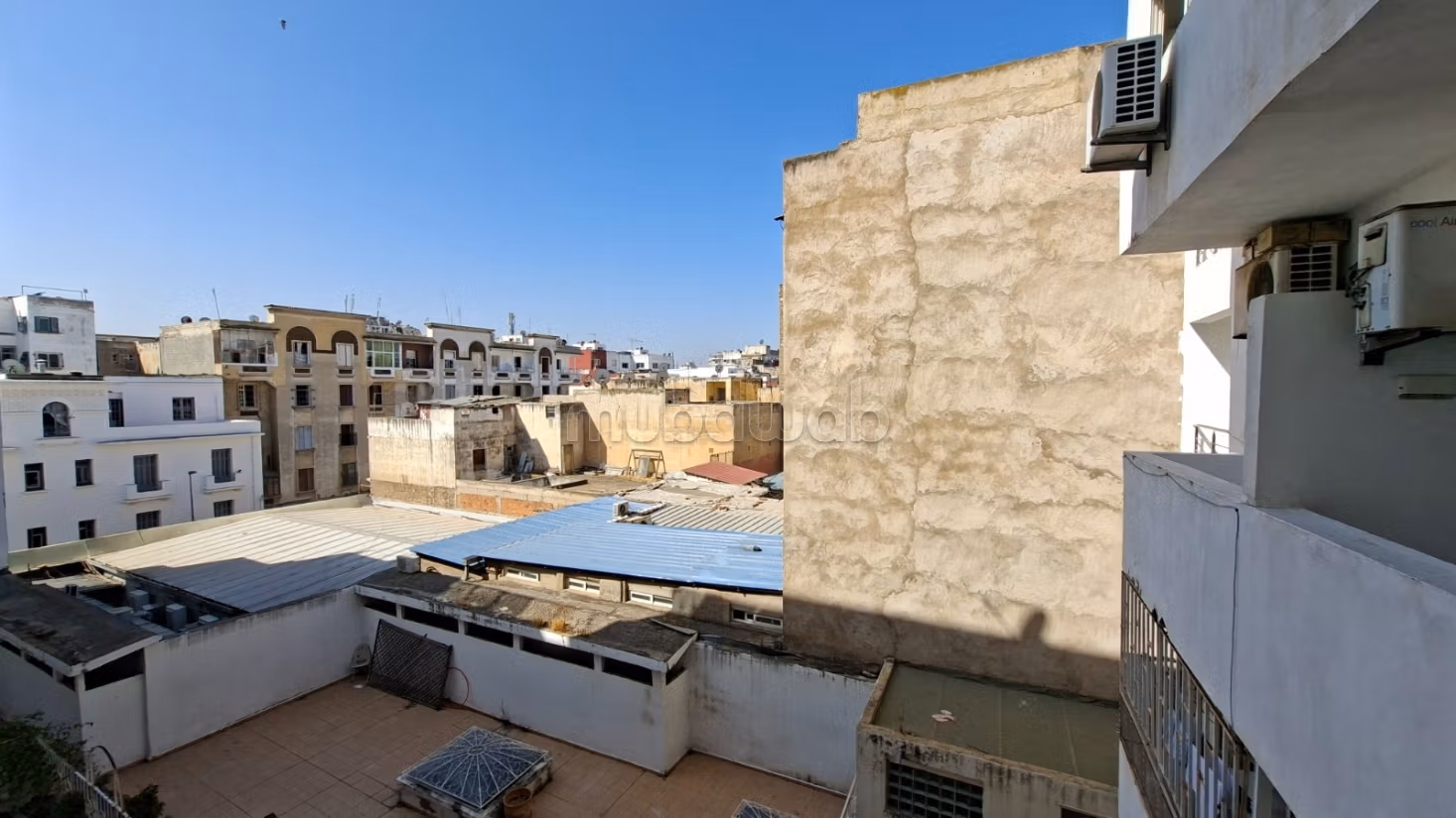 Bureau 79 m² vide ou meublé proche Alpha 55