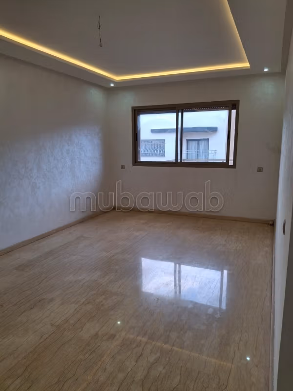 السكن المنور كاليفورنيا.
البيضاء