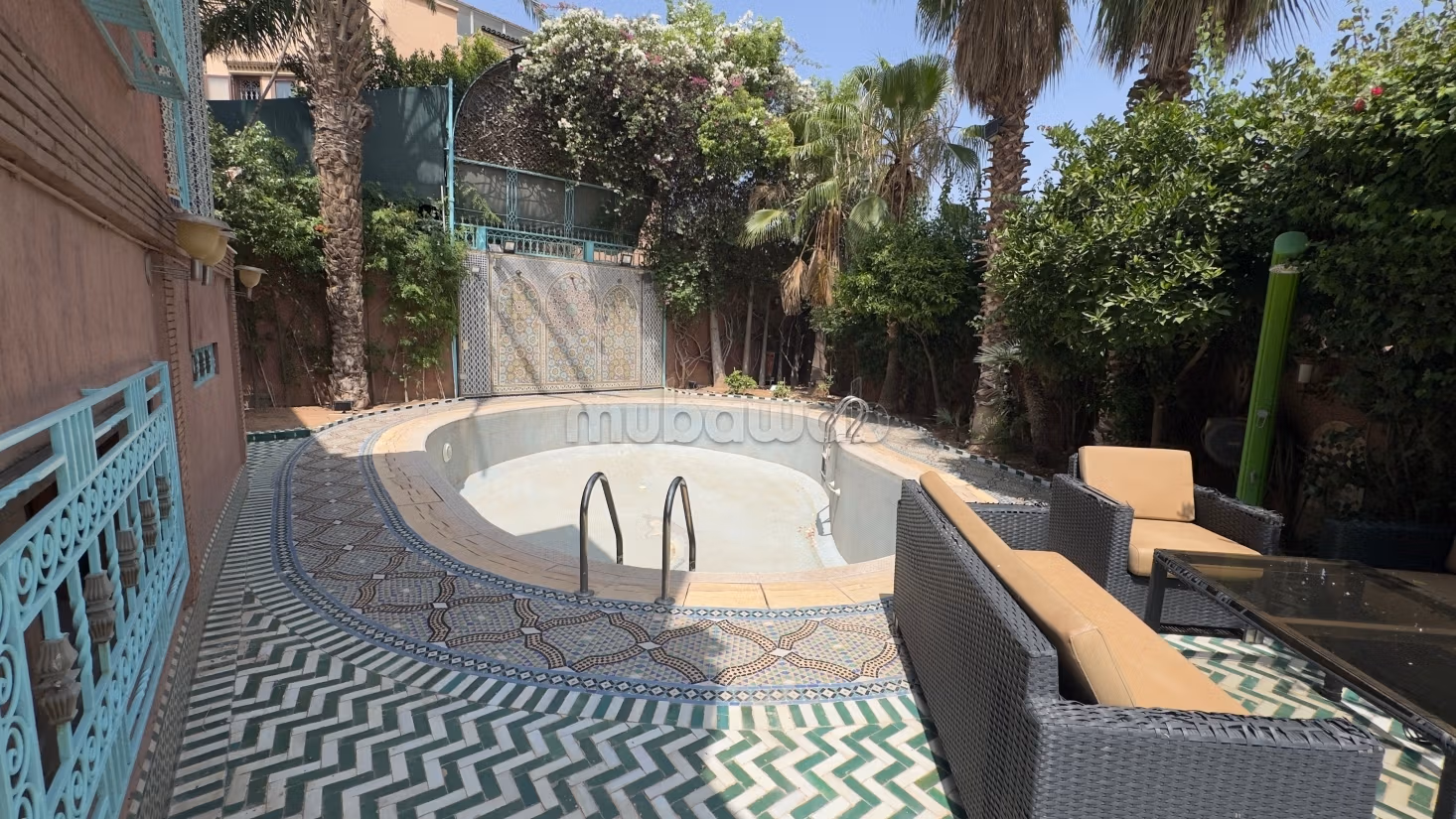 Bella villa en venta a pasos de Targa con piscina privada