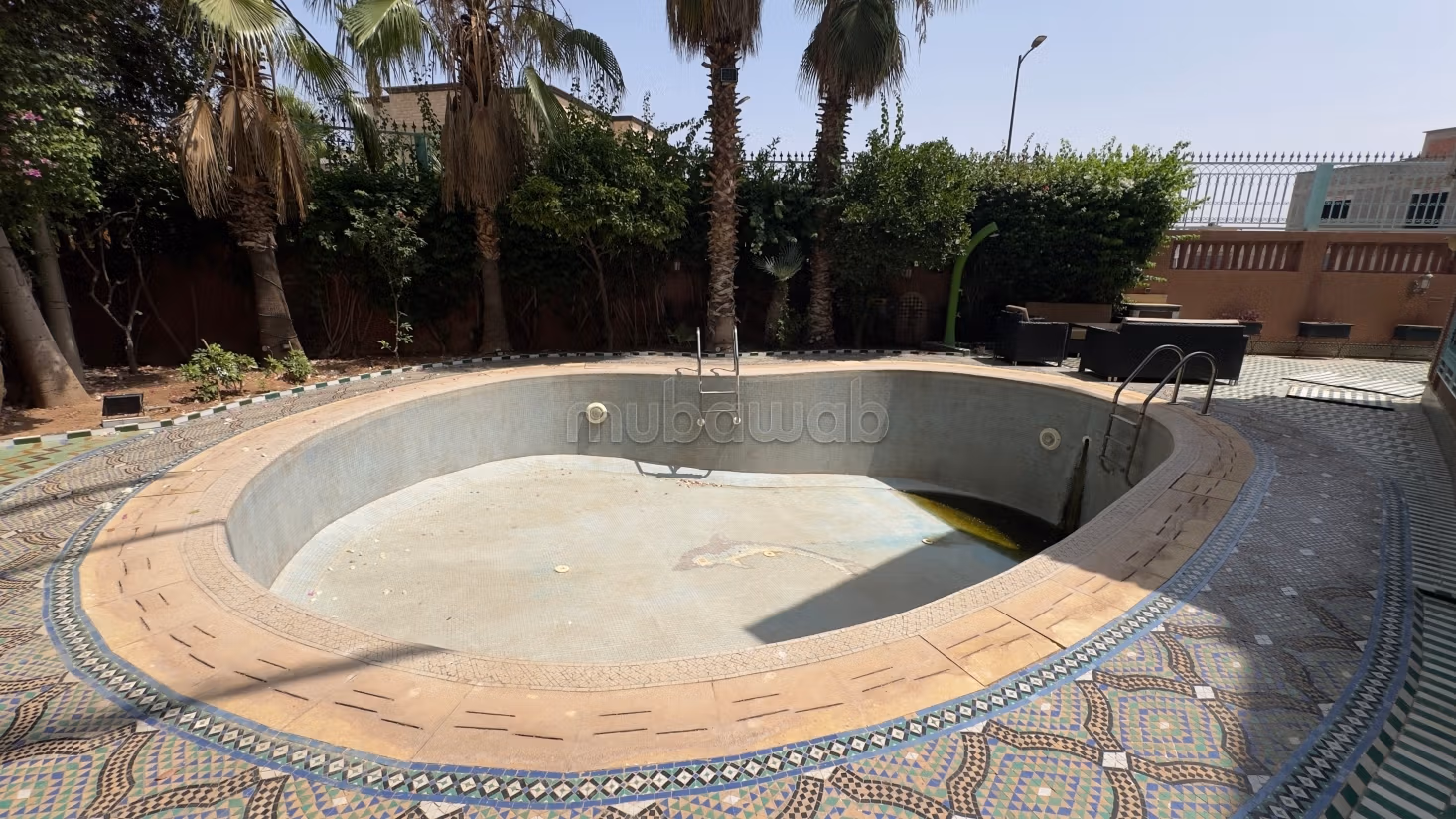 Bella villa en venta a pasos de Targa con piscina privada