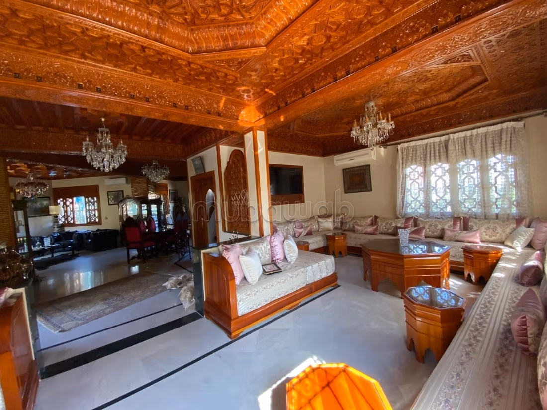 Bella villa en venta a pasos de Targa con piscina privada