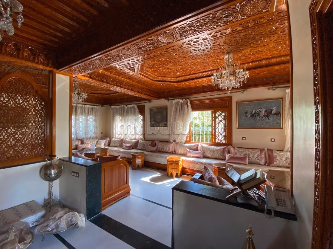Bella villa en venta a pasos de Targa con piscina privada