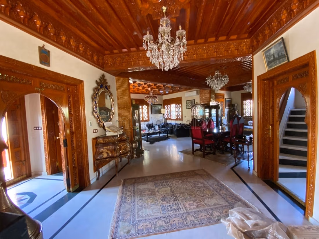 Bella villa en venta a pasos de Targa con piscina privada