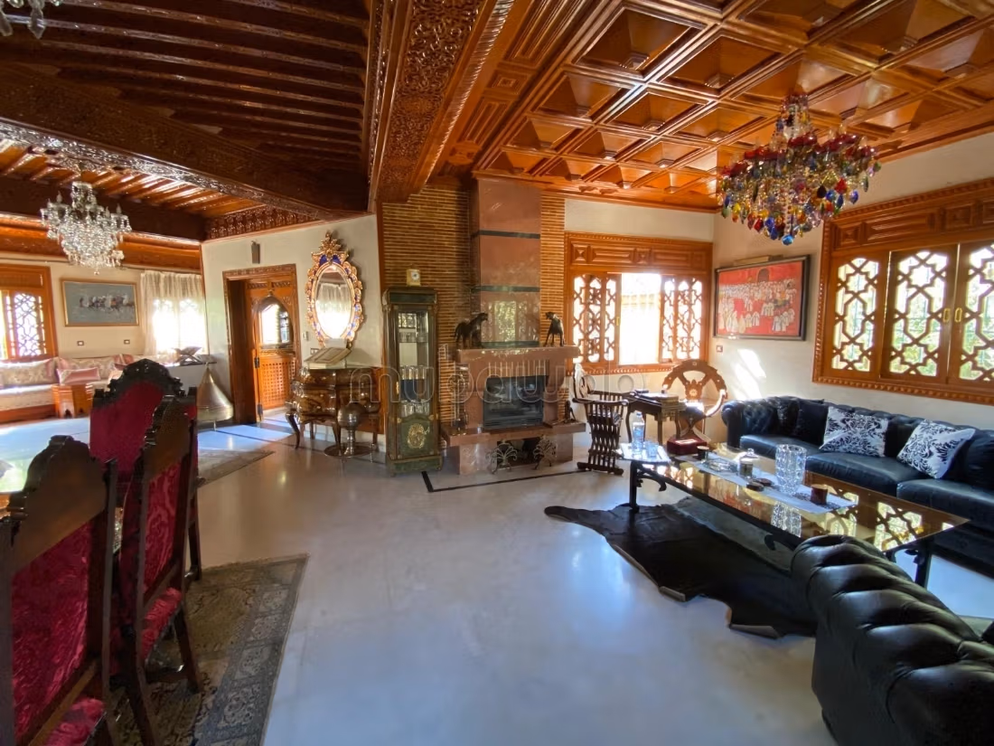 Bella villa en venta a pasos de Targa con piscina privada