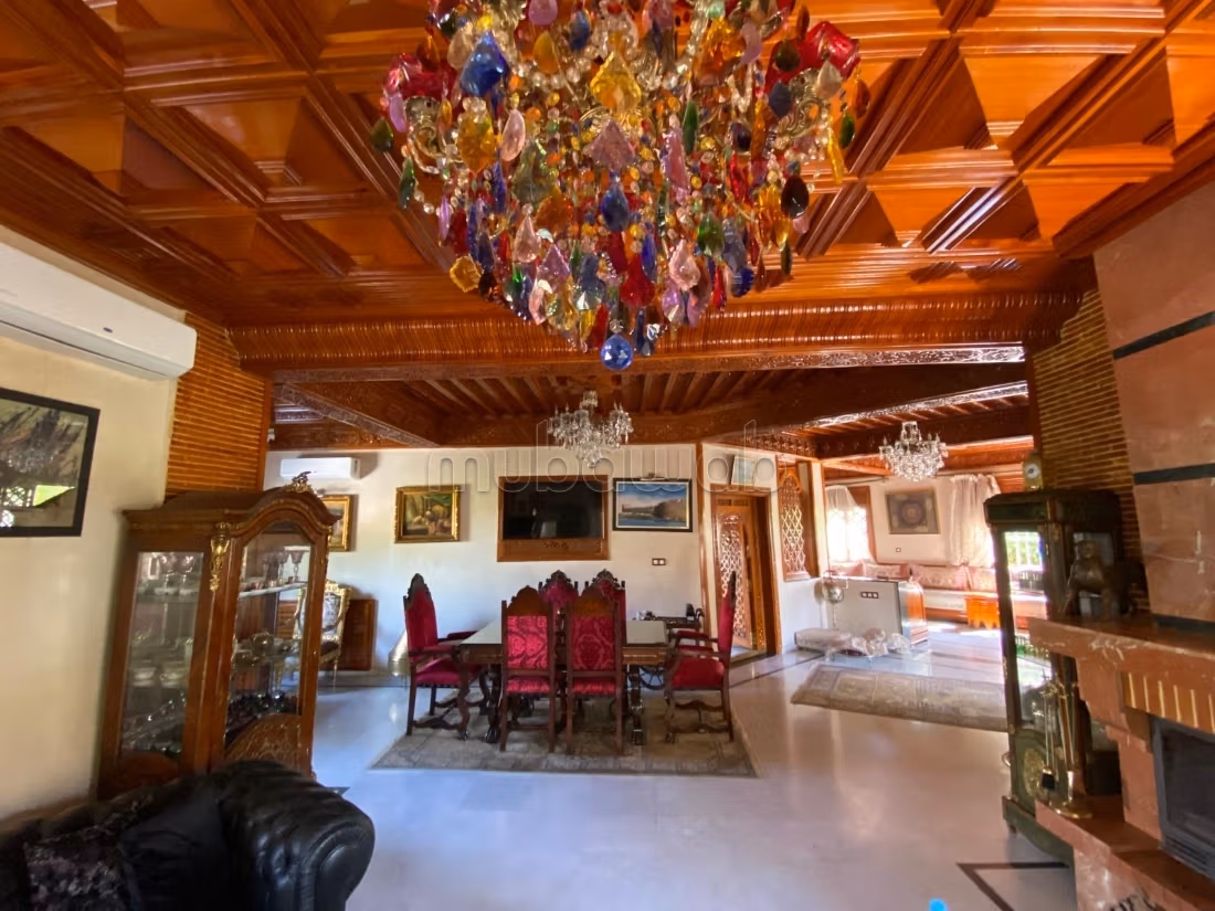 Bella villa en venta a pasos de Targa con piscina privada