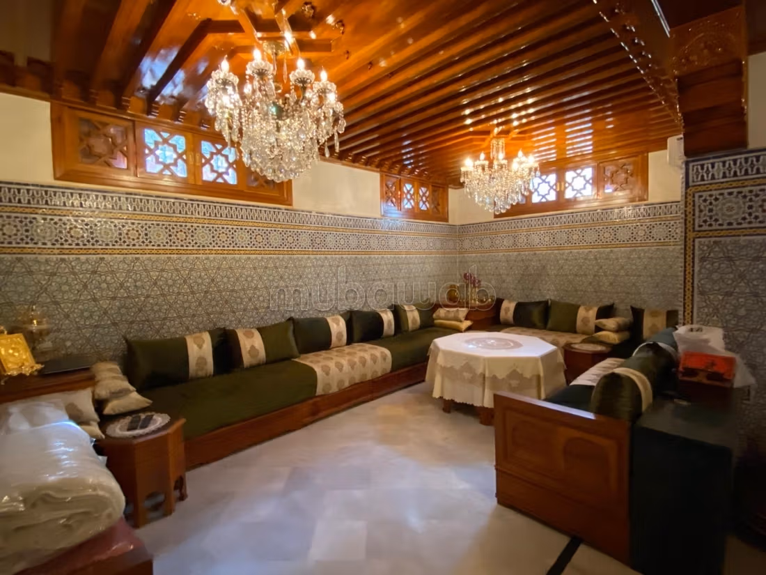 Bella villa en venta a pasos de Targa con piscina privada