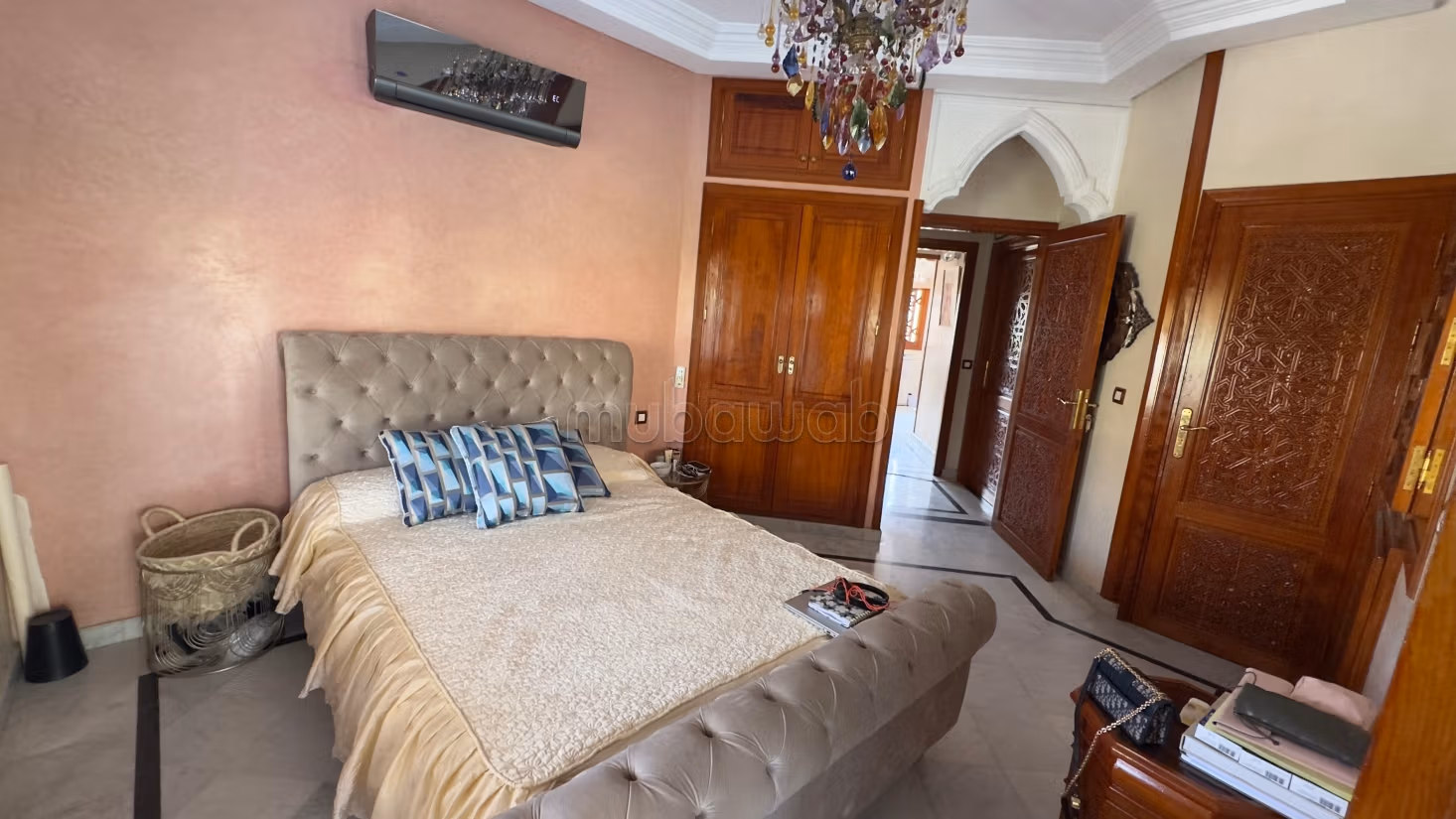 Bella villa en venta a pasos de Targa con piscina privada