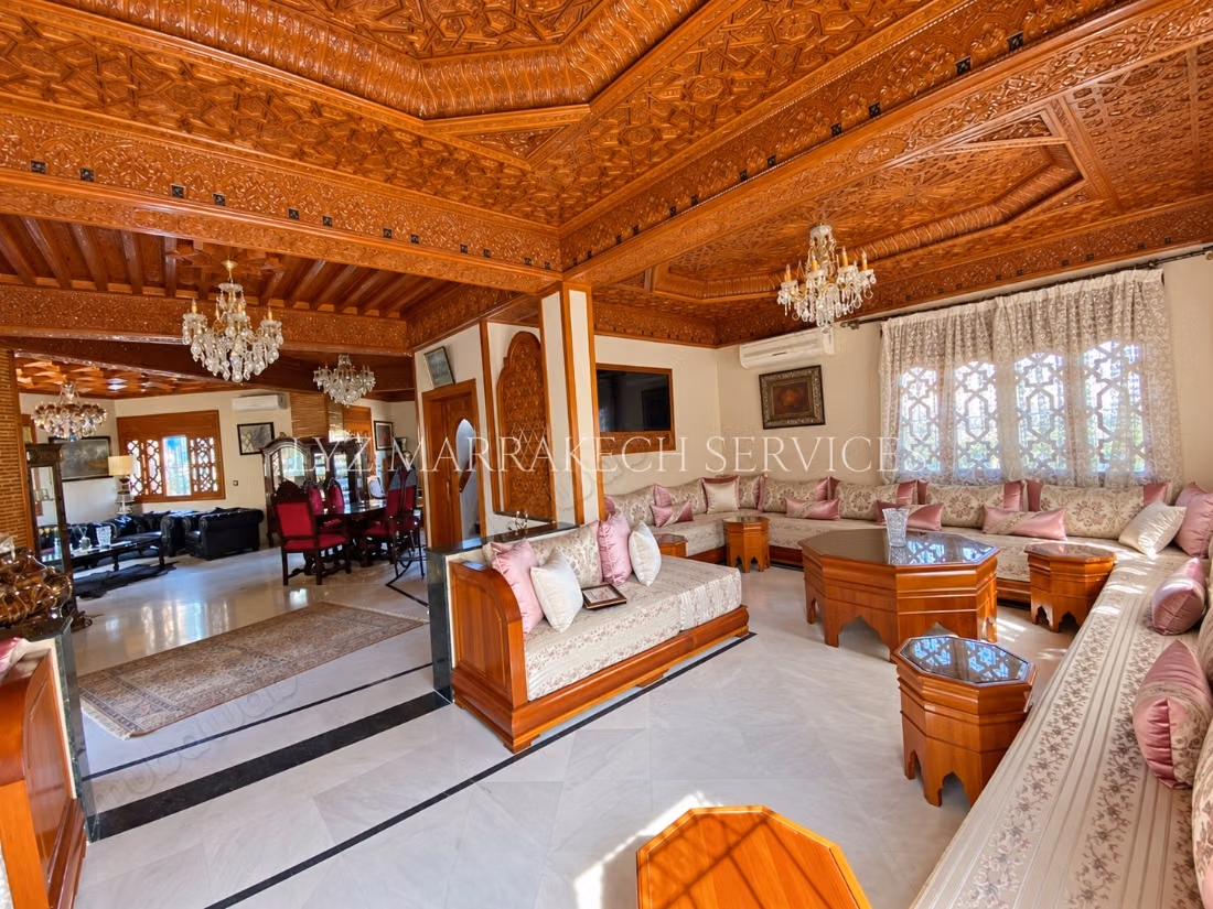 Hermosa villa en venta a pocos pasos de Targa con piscina privada
