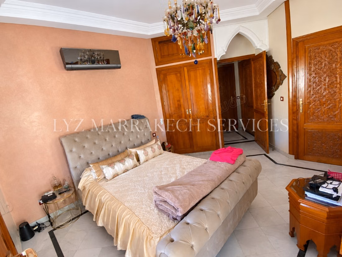 Hermosa villa en venta a pocos pasos de Targa con piscina privada