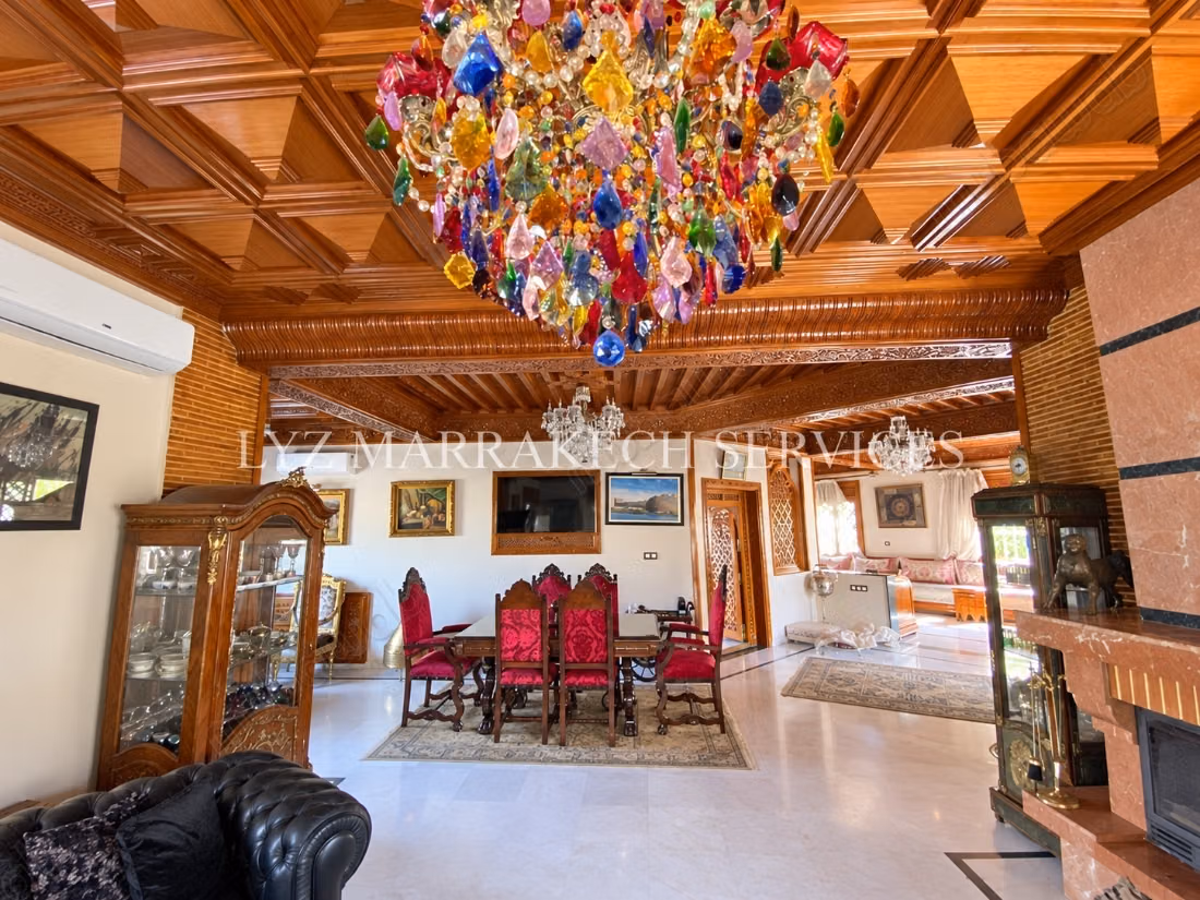 Hermosa villa en venta a pocos pasos de Targa con piscina privada
