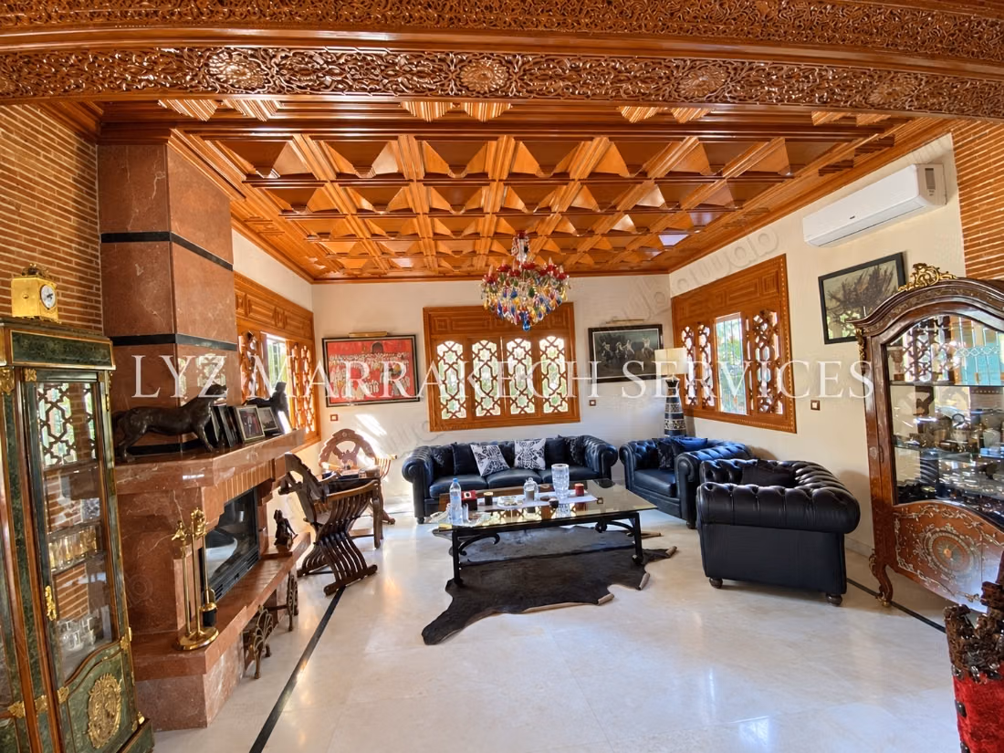 Hermosa villa en venta a pocos pasos de Targa con piscina privada