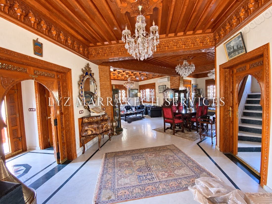 Hermosa villa en venta a pocos pasos de Targa con piscina privada