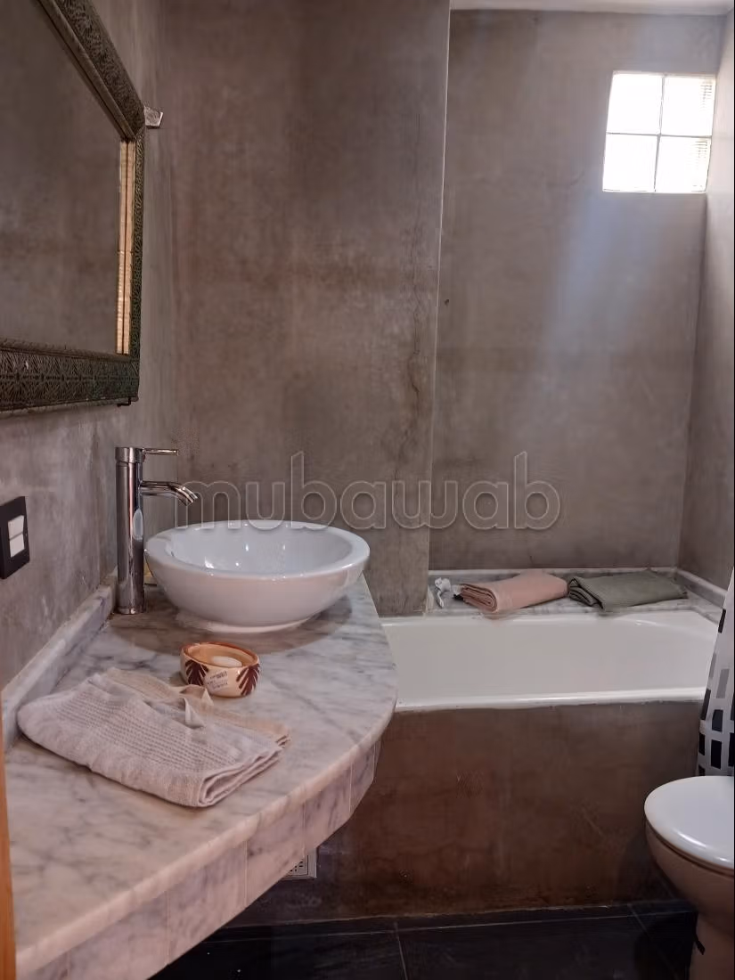 Appartamento arredato con 3 camere in affitto condiviso con terrazza di 45m²