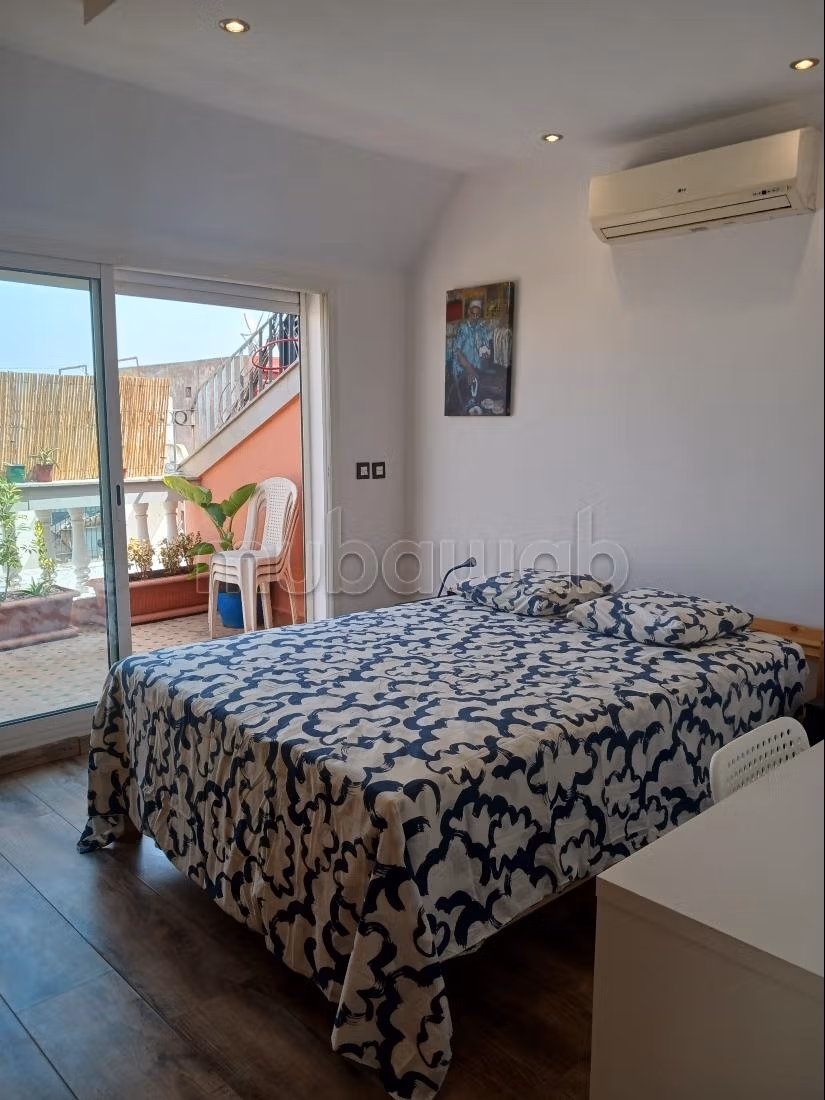 Appartamento arredato con 3 camere in affitto condiviso con terrazza di 45m²