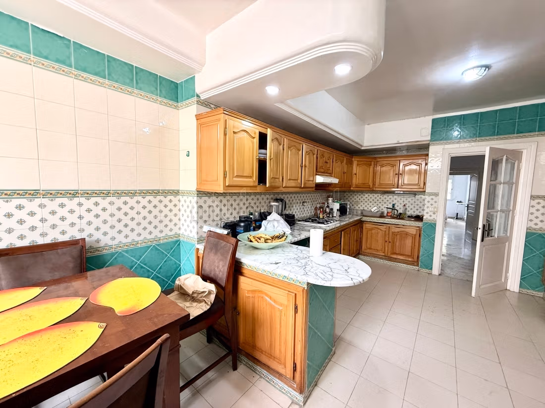 Spacious S6 villa with pool, Carthage
