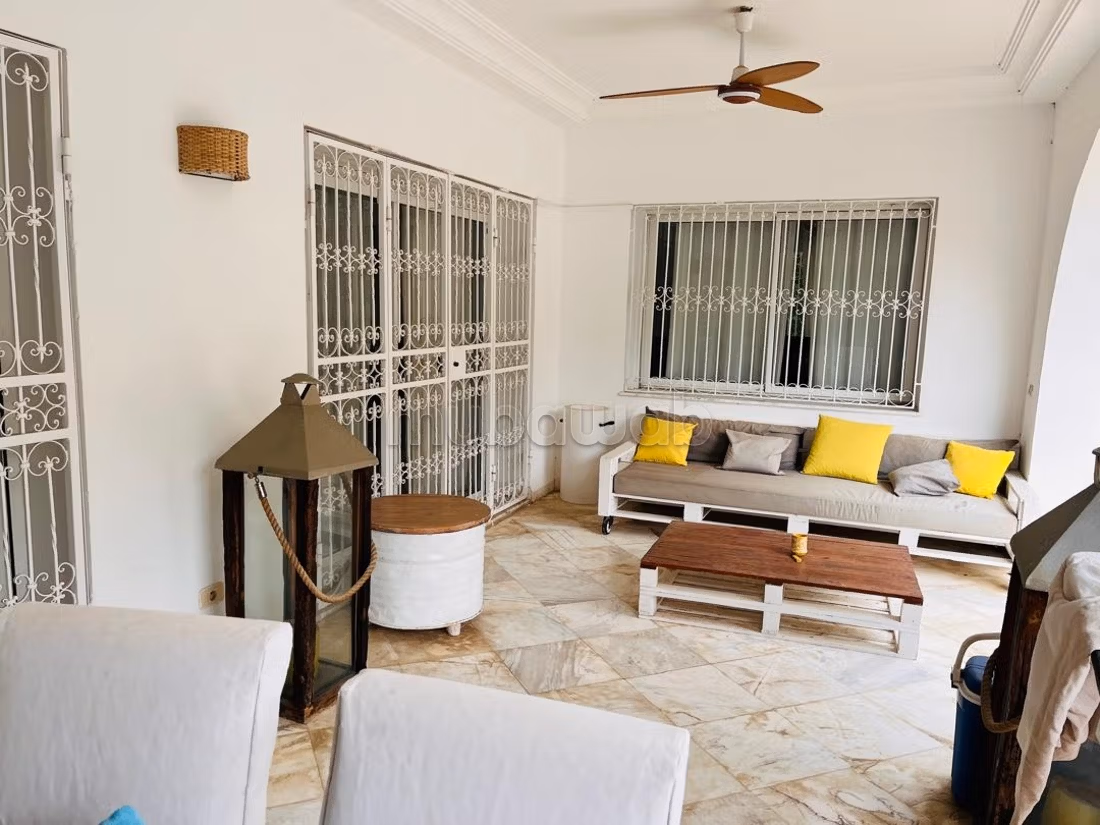Spacious S6 villa with pool, Carthage