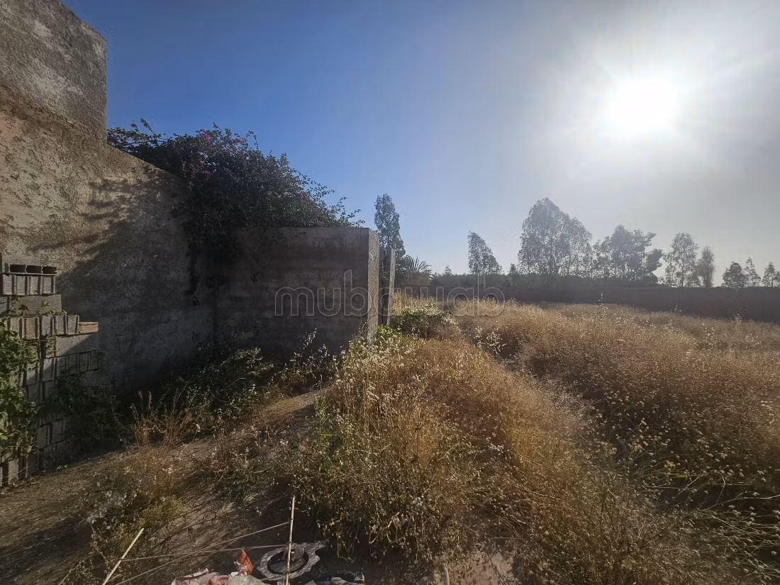 Venta de villa semi finalizada en gran terreno