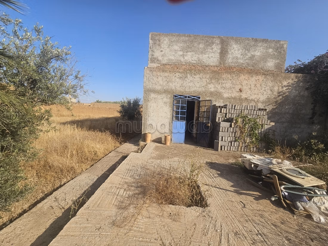 Venta de villa semi finalizada en gran terreno