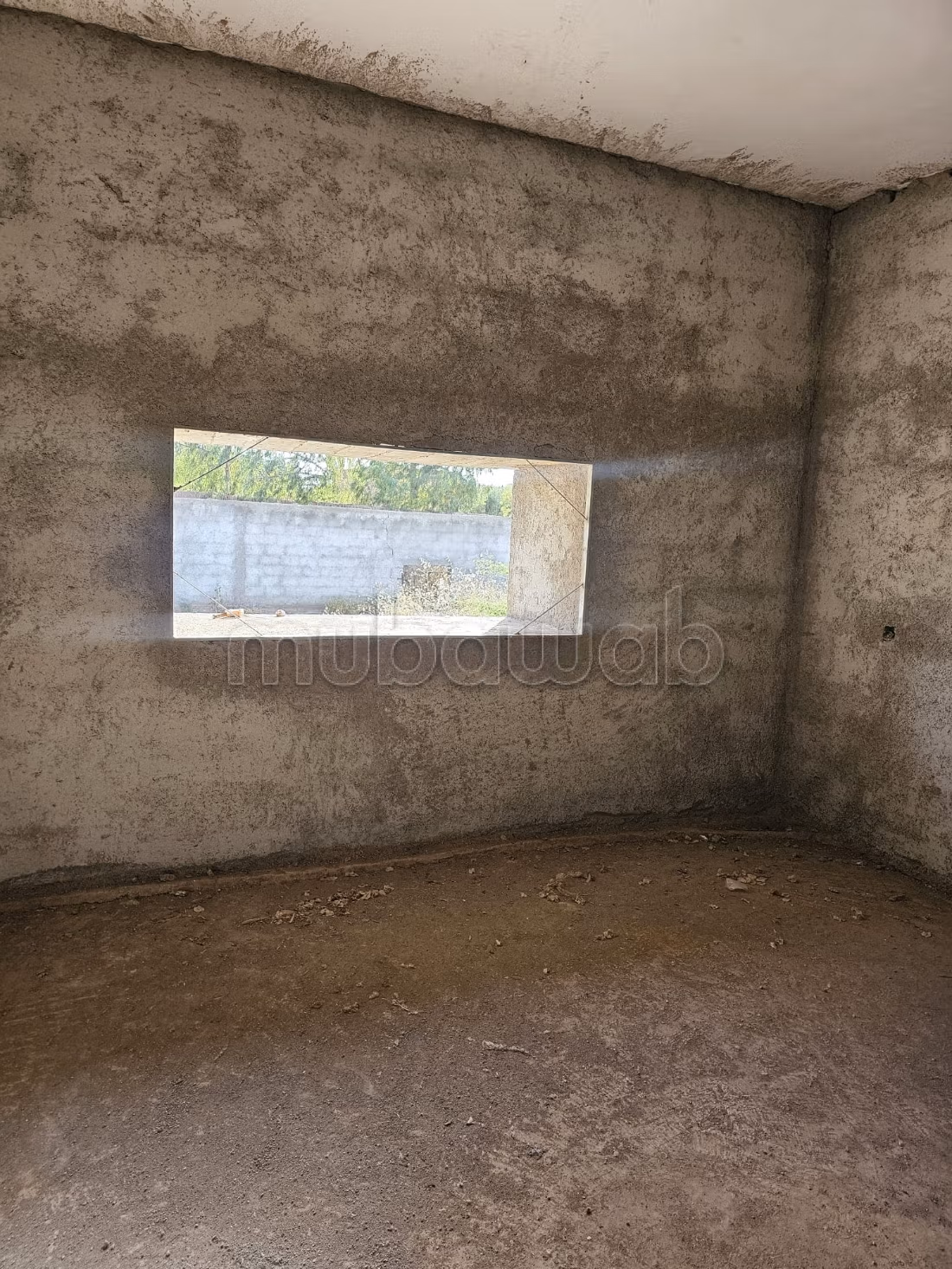 Venta de villa semi finalizada en gran terreno