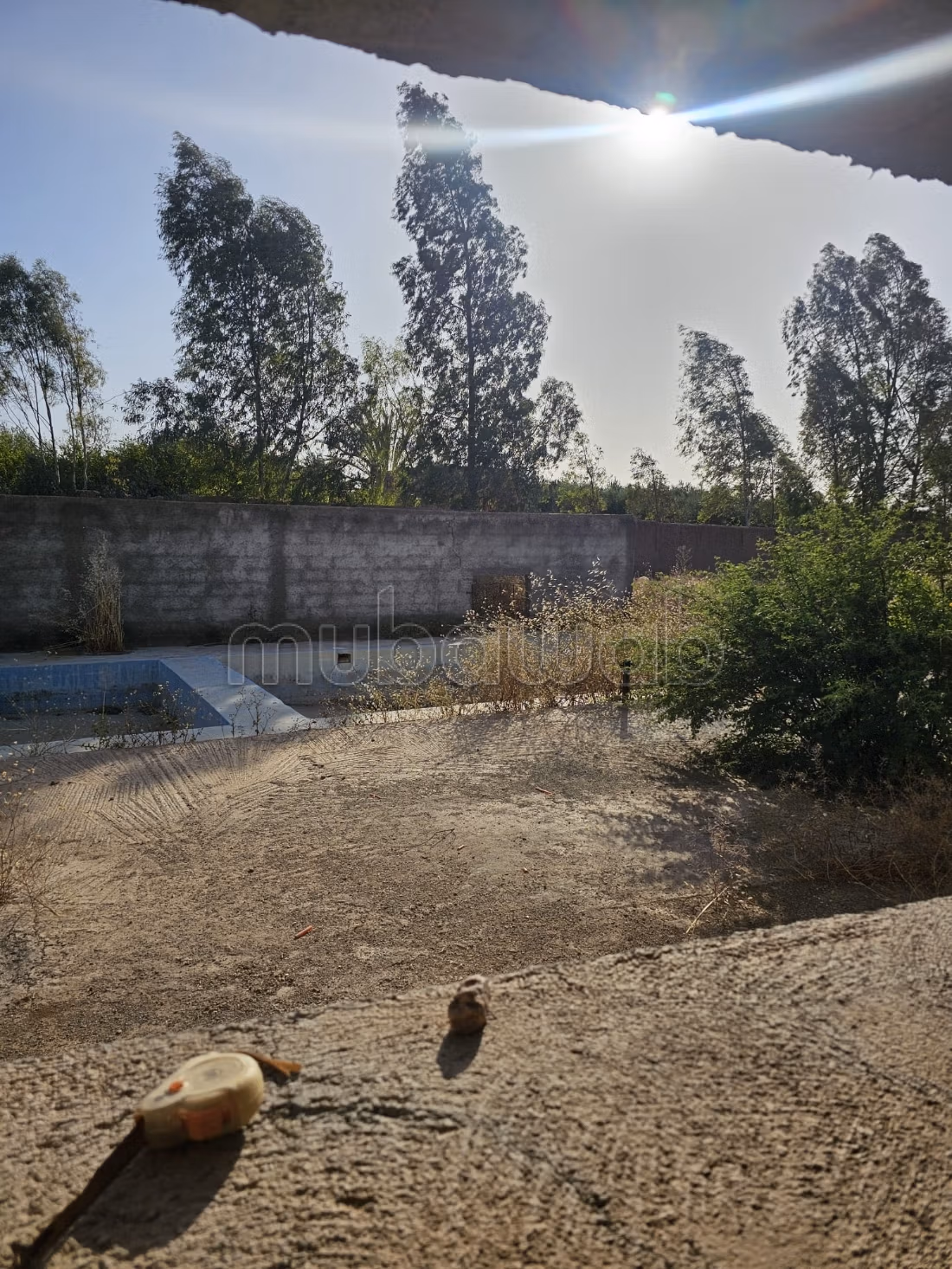 Venta de villa semi finalizada en gran terreno