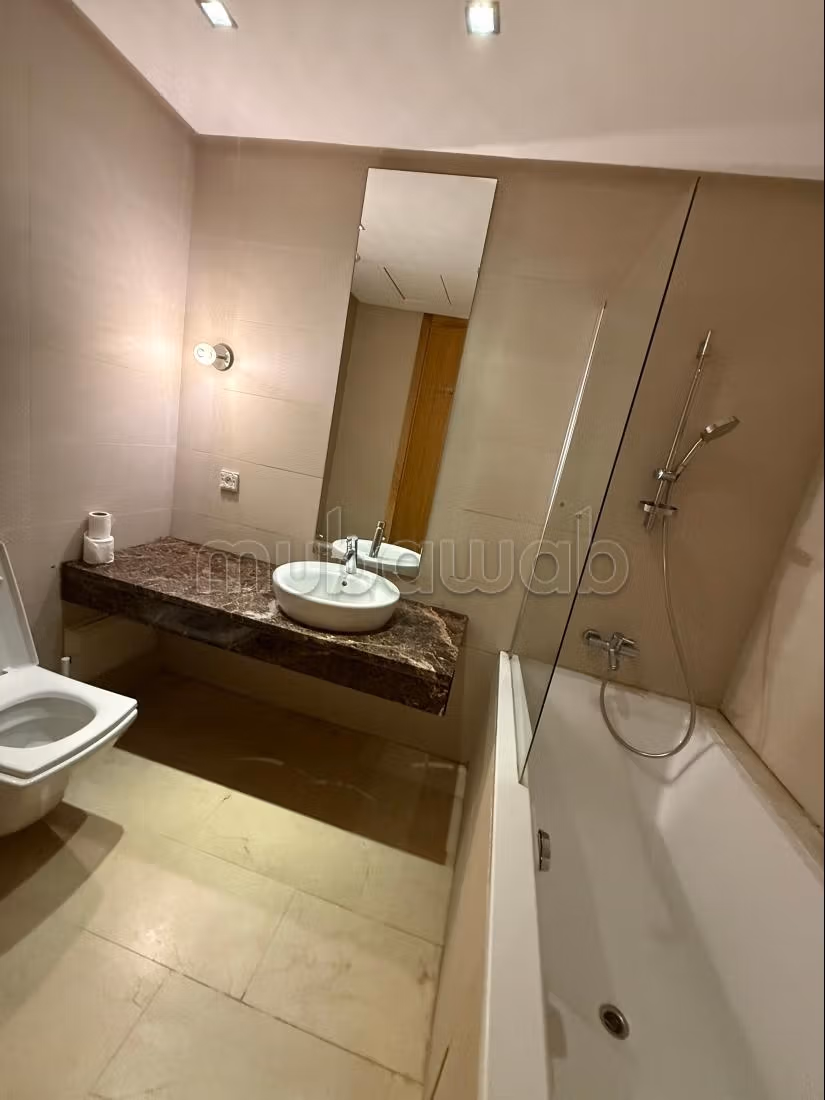 Bel appartamento in affitto a Souissi. Superficie 143 m². Arredato