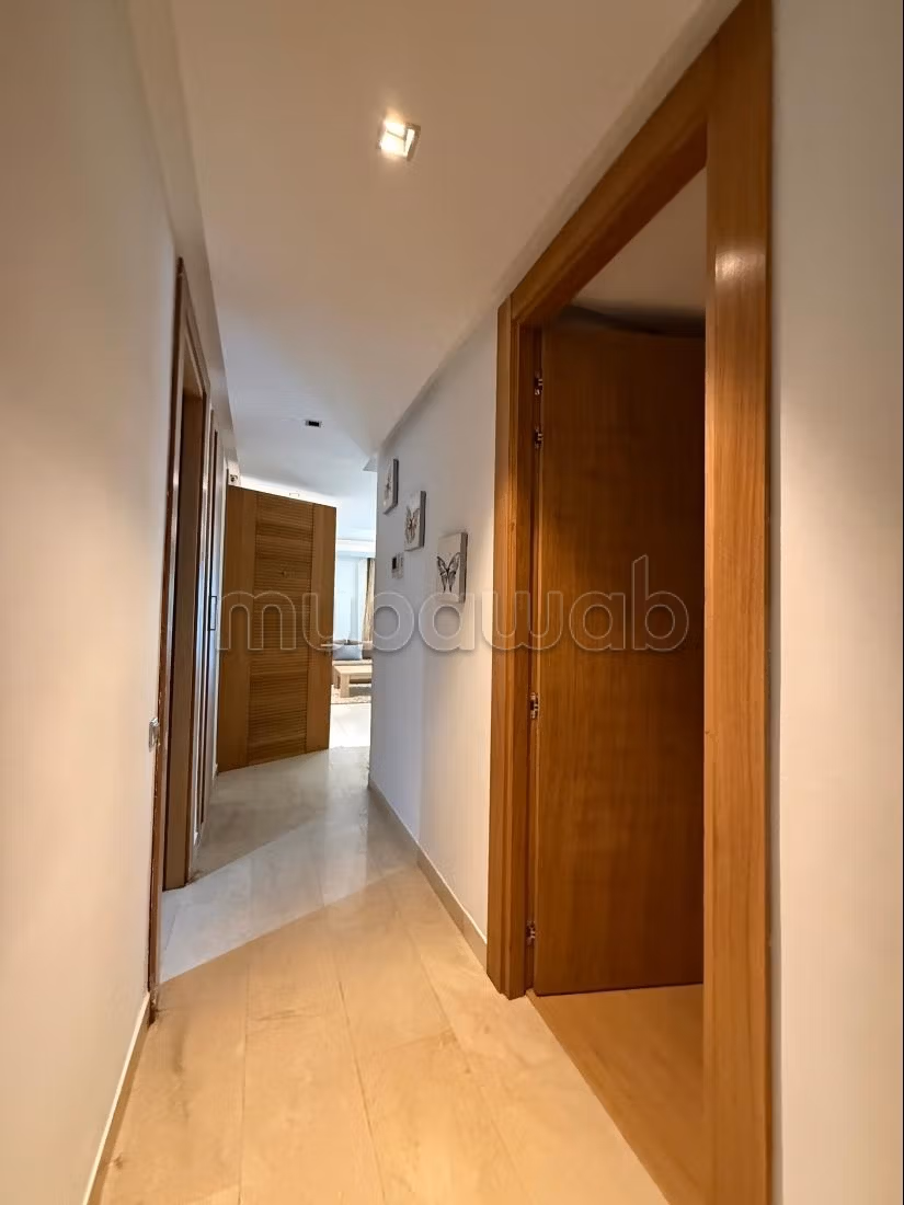 Bel appartamento in affitto a Souissi. Superficie 143 m². Arredato