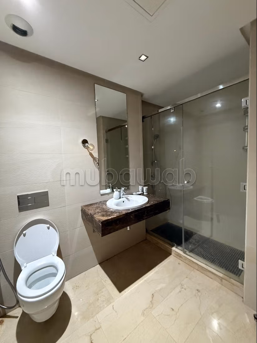Bel appartamento in affitto a Souissi. Superficie 143 m². Arredato