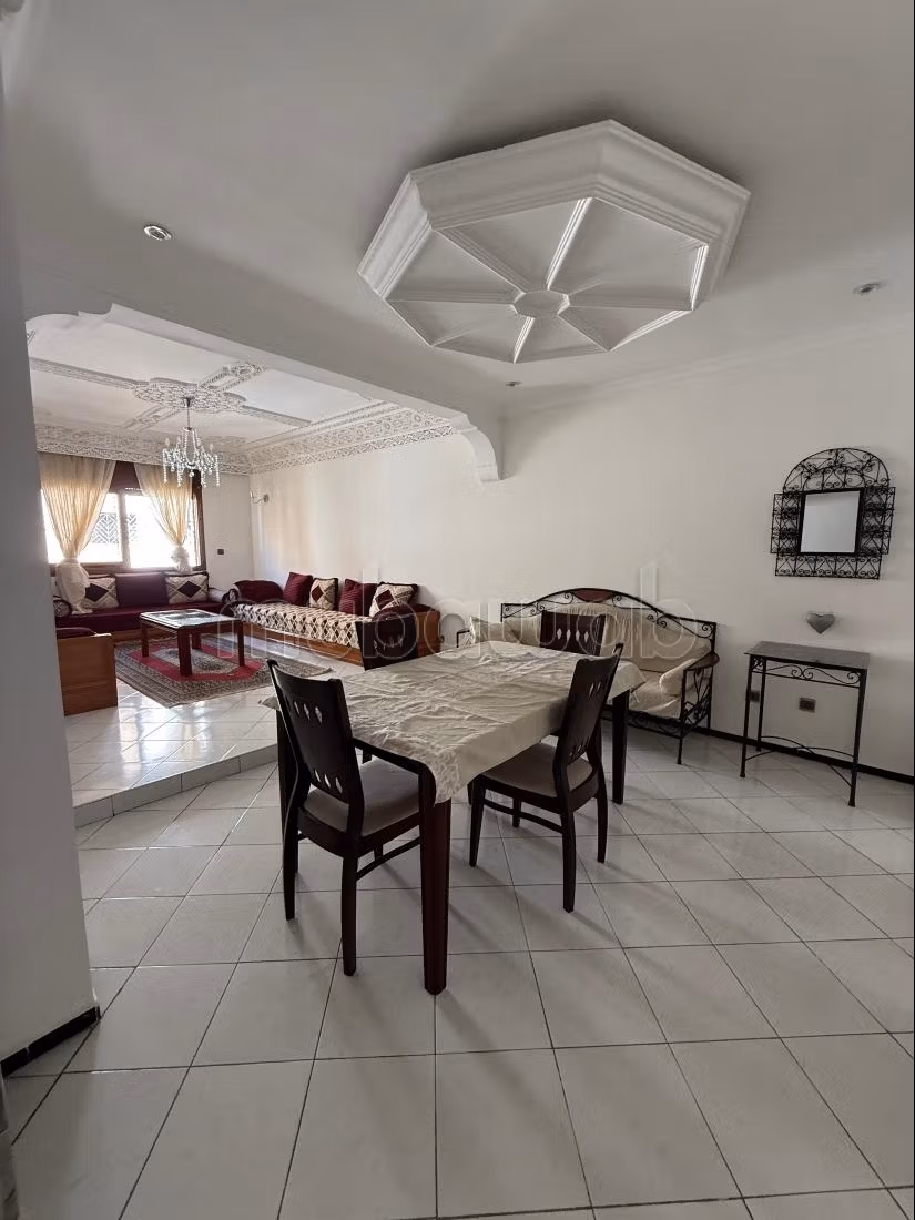 Location d'un appartement à Agdal. 3 chambres. Meublé