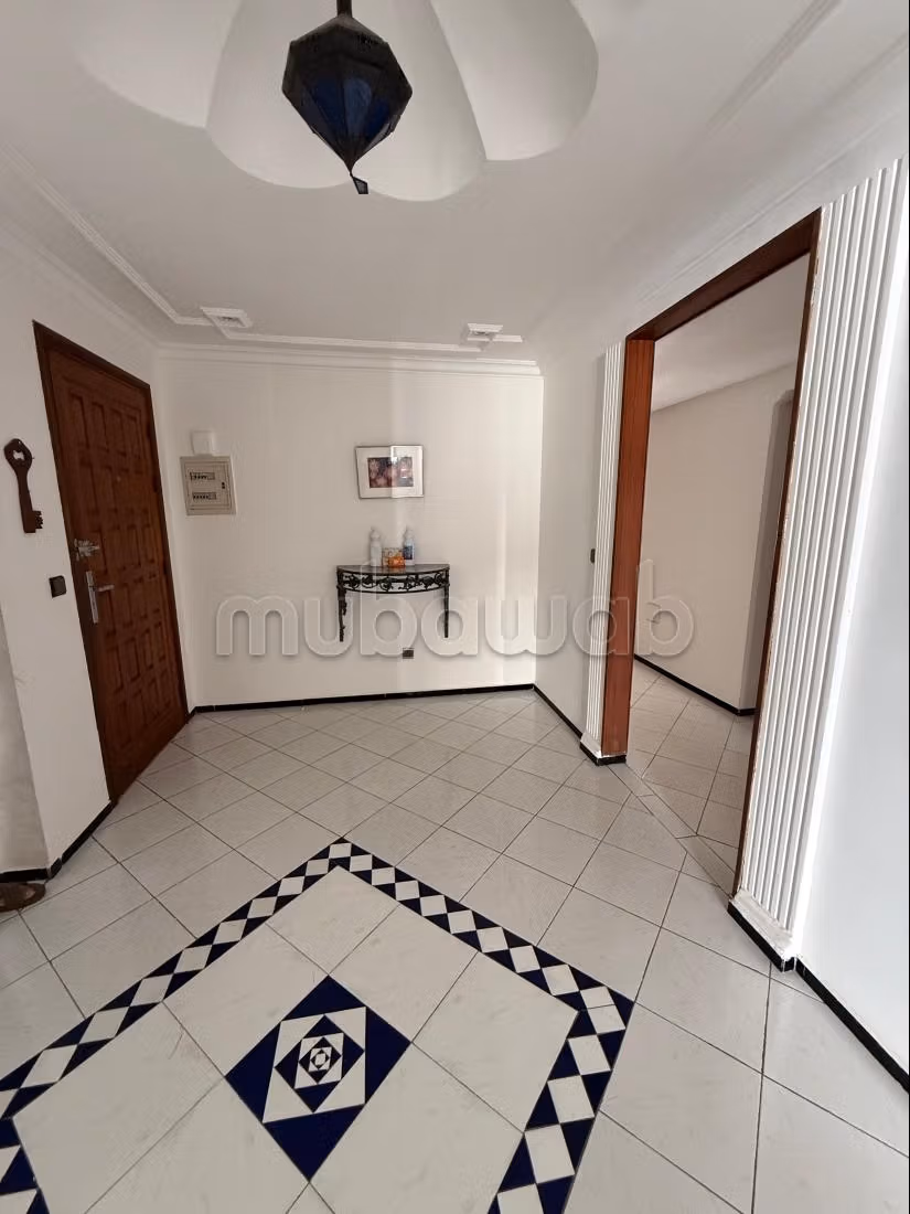 Location d'un appartement à Agdal. 3 chambres. Meublé — 2