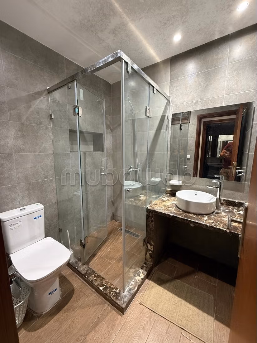 Location d'un appartement à Agdal. 3 chambres. Meublé — 4