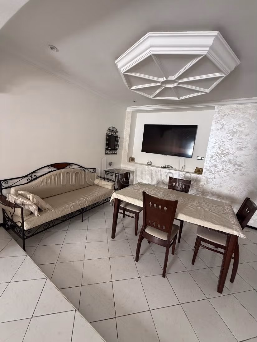Location d'un appartement à Agdal. 3 chambres. Meublé — 5