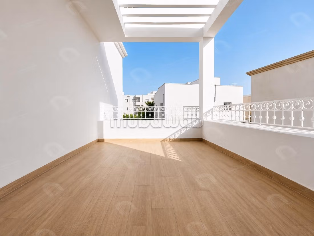 For rent: an S4 villa empty or furnished in Laouina