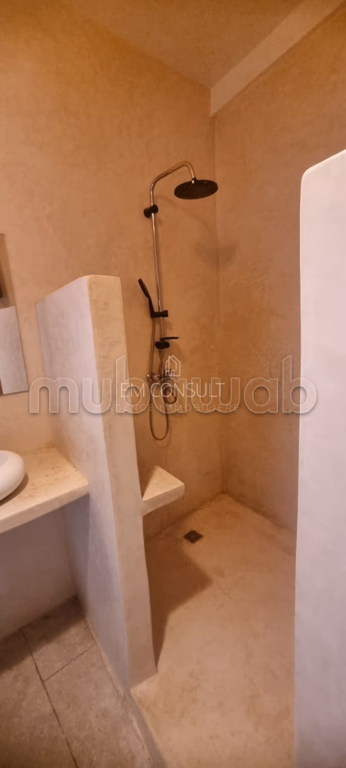 LOCATION derriere gare 
2 chbres meuble — 5