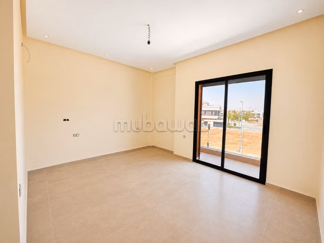 Magnificent empty villa for sale in Targa