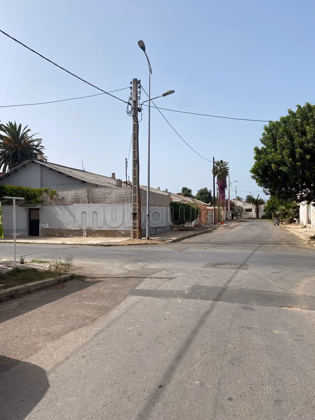 Terrain à la vente à Quartier du Parc.
Surface de 369 m²