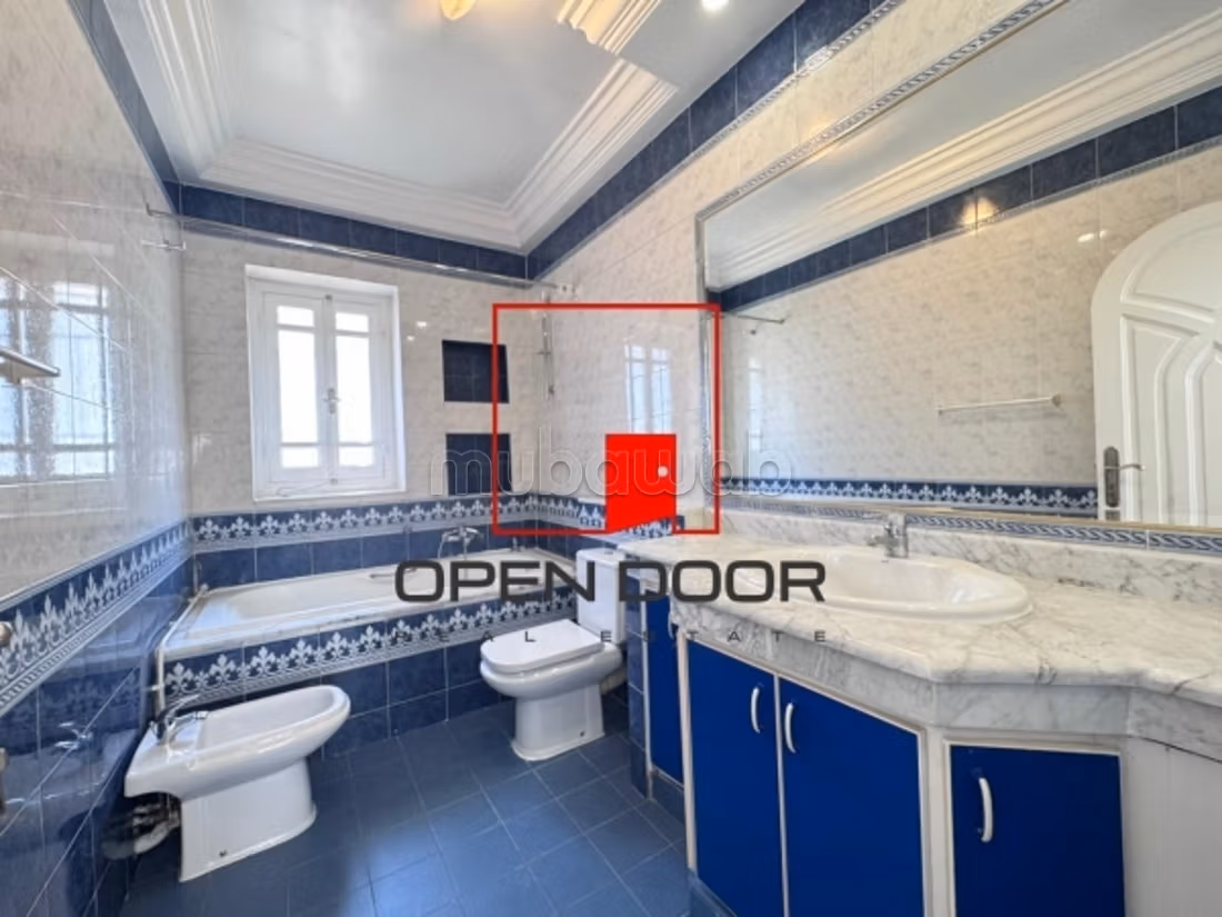 À VENDRE Villa indépendante avec garage et studio