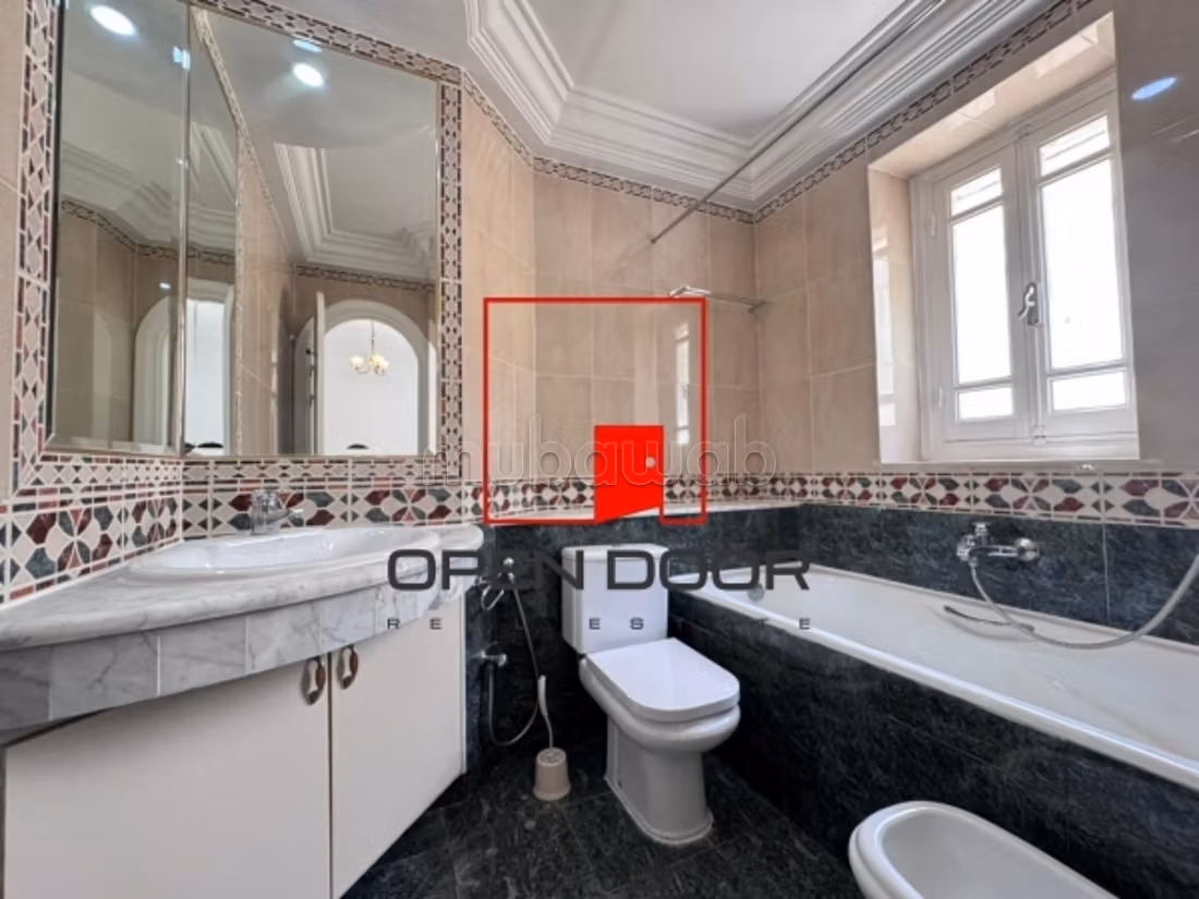 À VENDRE Villa indépendante avec garage et studio