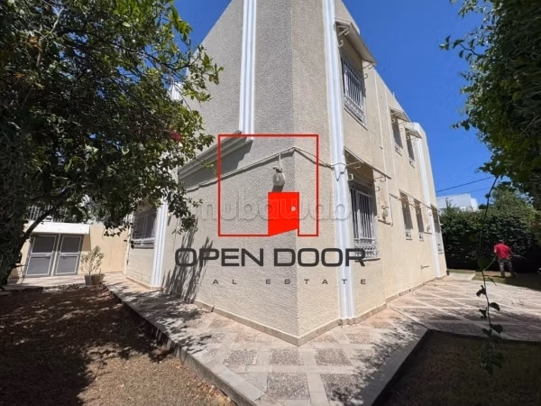 À VENDRE Villa indépendante avec garage et studio