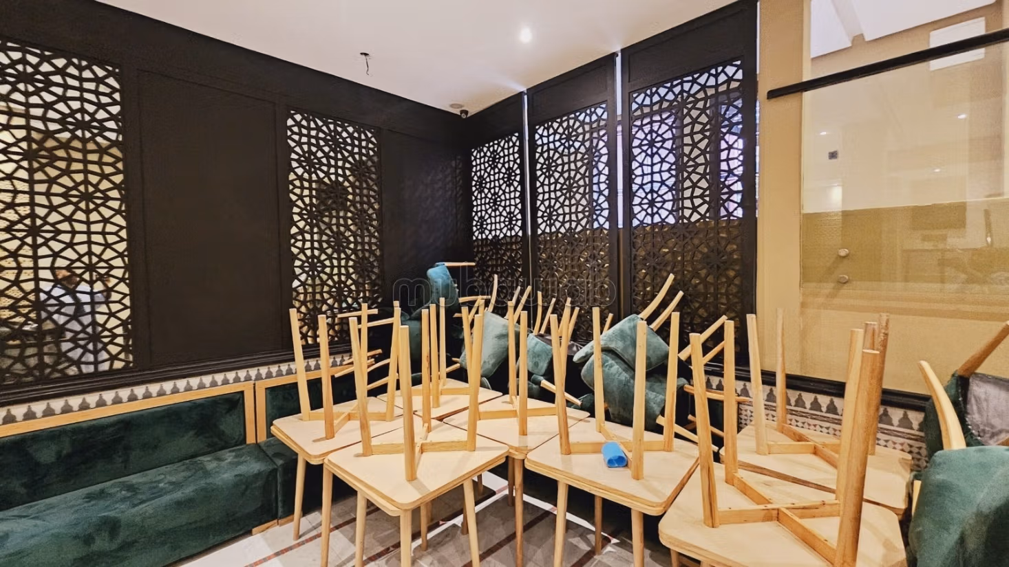 Pas de porte restaurant – Hivernage