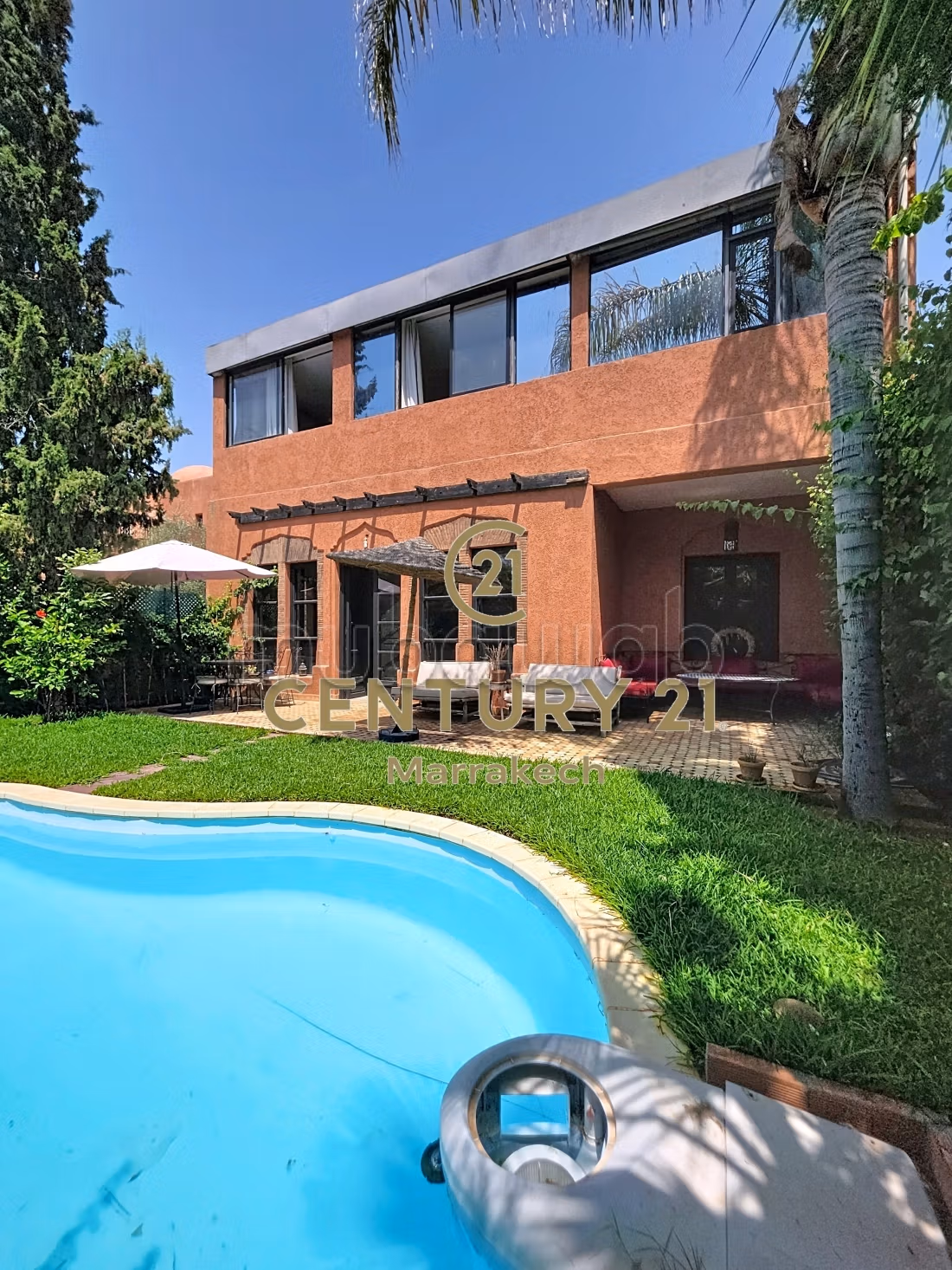 Charming villa in a secure residence