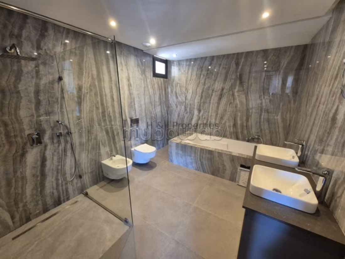 Villa de 600m² 5 chambres piscine