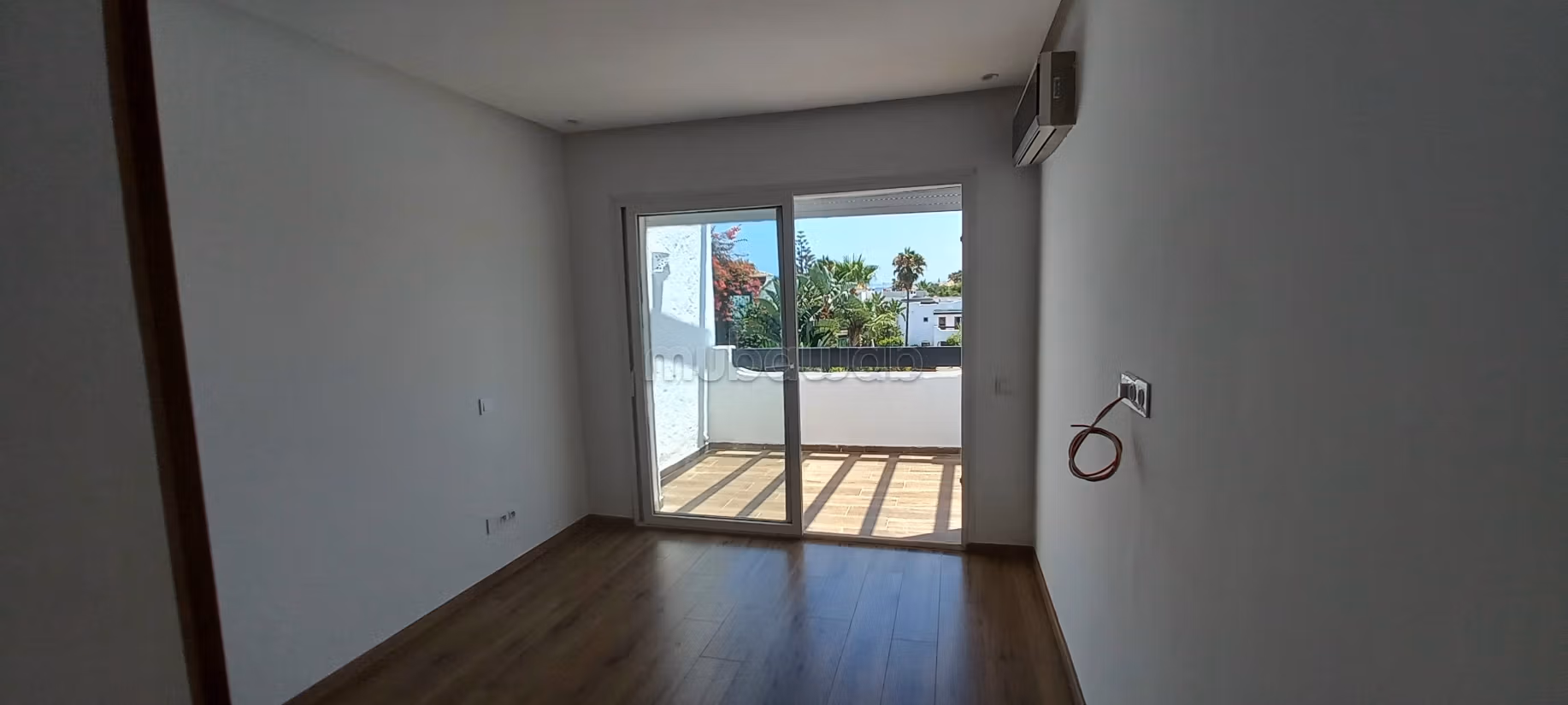 Splendide villa à vendre à Dar Bouazza. 3 chambres agréables. Climatisation et piscine