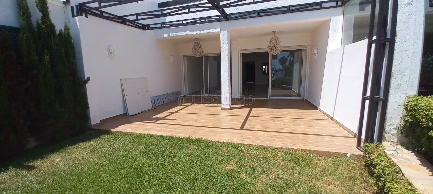 Splendide villa à vendre à Dar Bouazza. 3 chambres agréables. Climatisation et piscine
